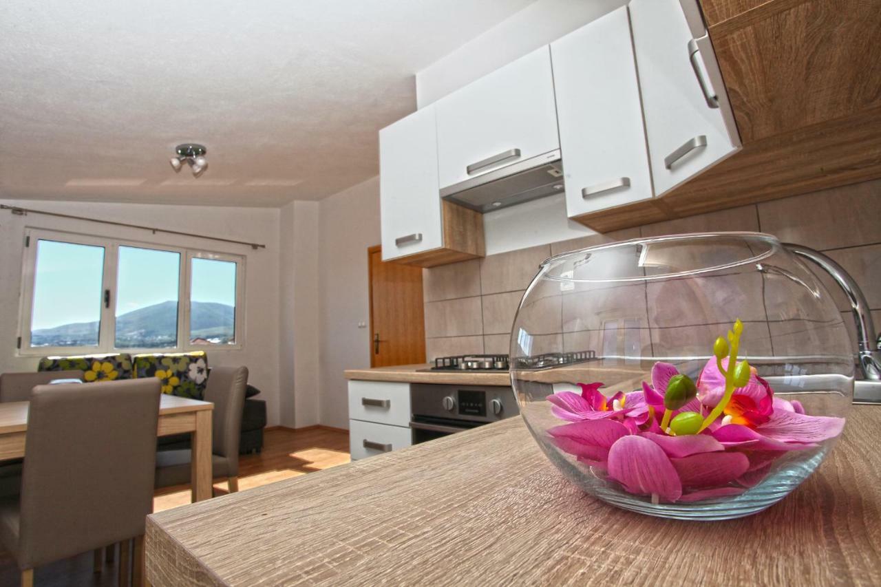 Apartments Ukic Kaštela Eksteriør bilde