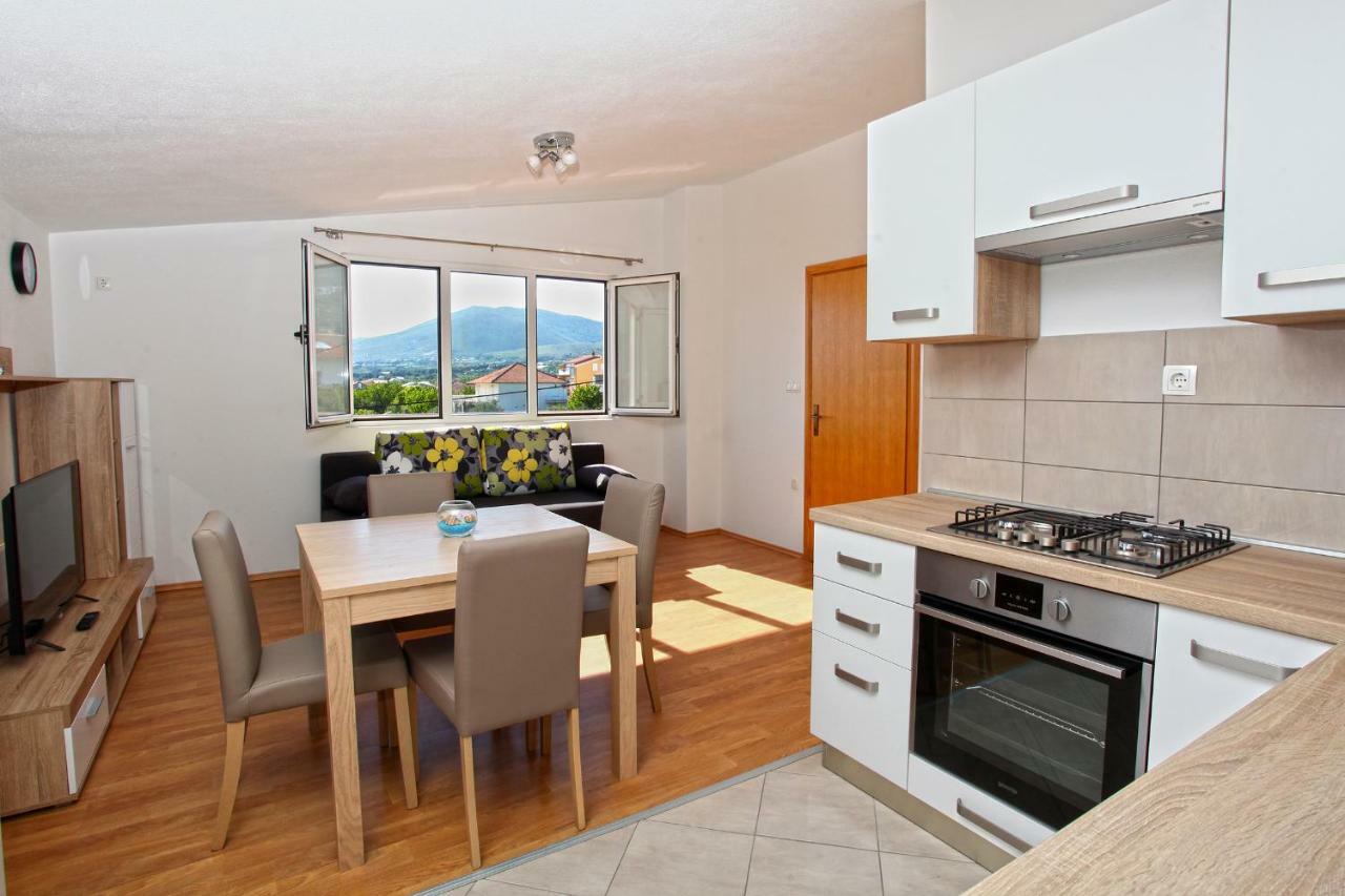 Apartments Ukic Kaštela Eksteriør bilde